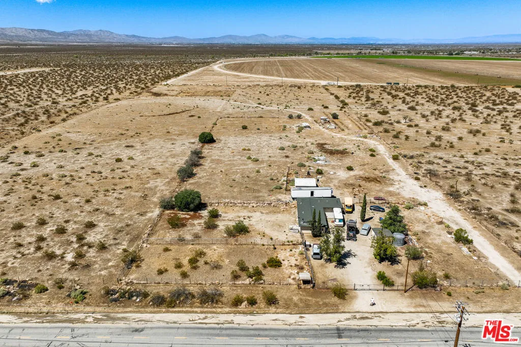 36901 E 165th Street, Llano, California 93544 home-pic-15